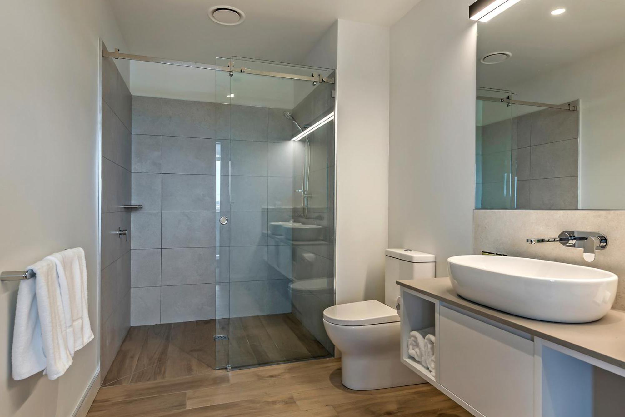 Peppers Silo Otel Launceston Dış mekan fotoğraf A modern bathroom