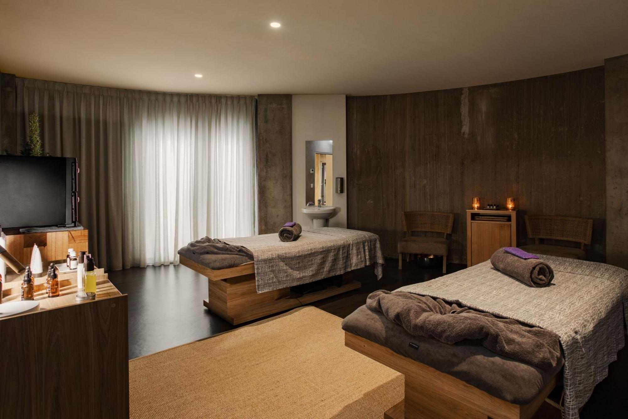 Peppers Silo Otel Launceston Dış mekan fotoğraf A treatment room at the spa