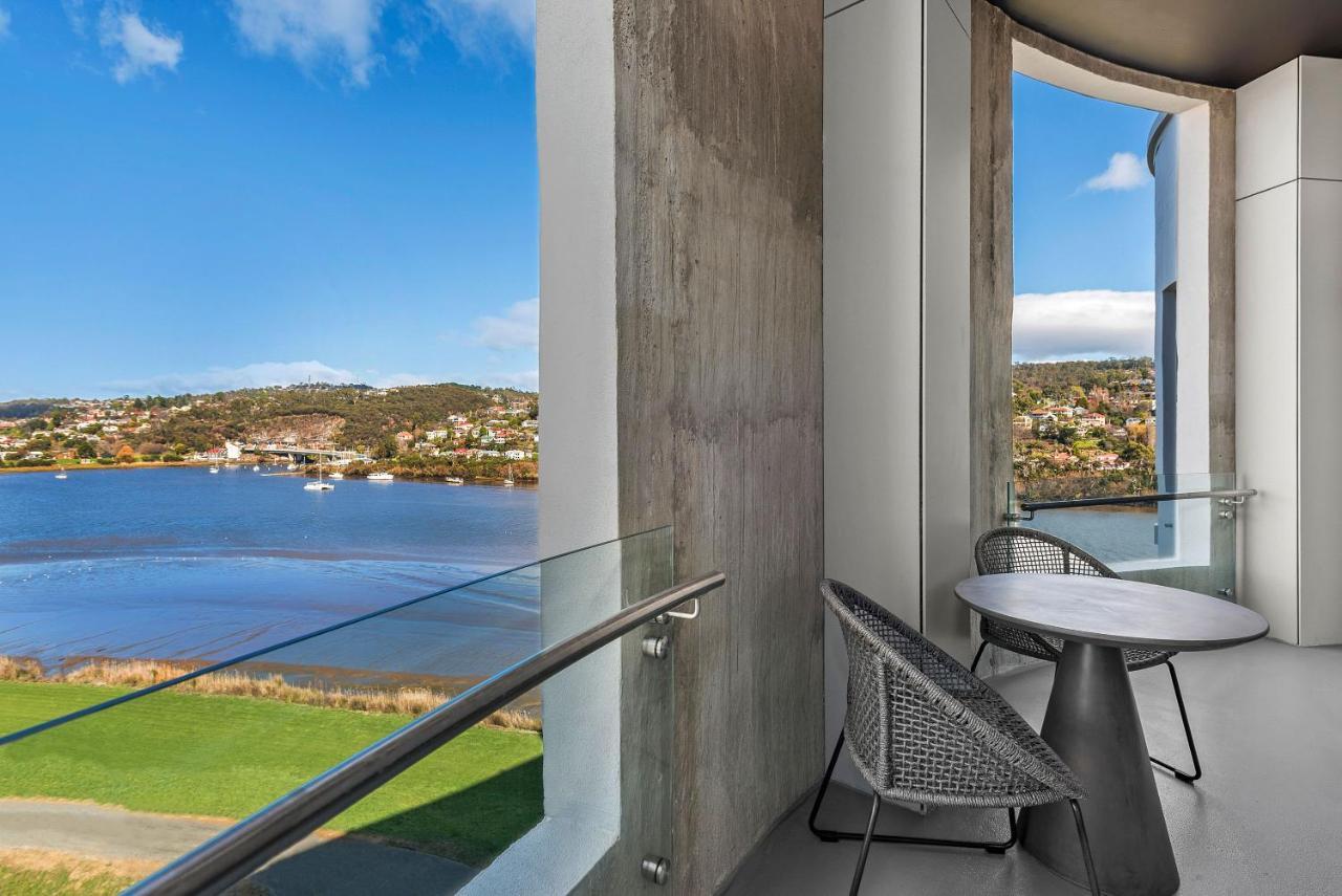 Peppers Silo Otel Launceston Dış mekan fotoğraf Balcony of a suite at the Crowne Plaza Hotel, Geelong Waterfront